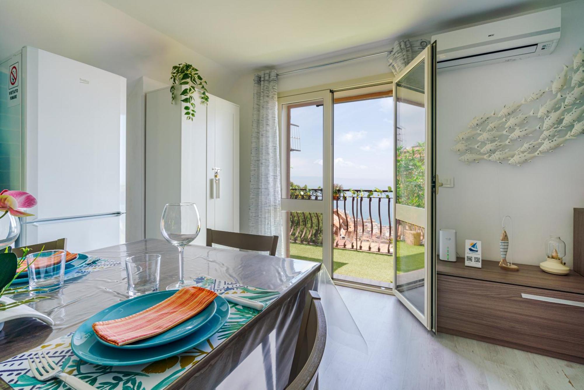 Appartement La Goccia Sul Mare à Letojanni Extérieur photo