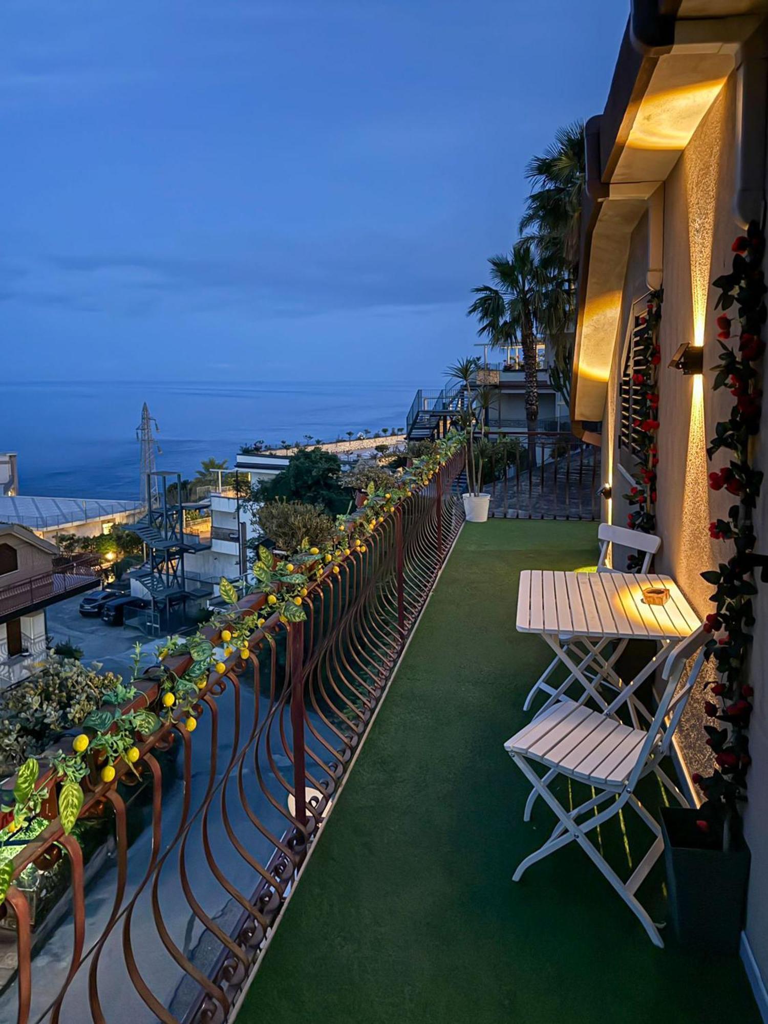 Appartement La Goccia Sul Mare à Letojanni Extérieur photo