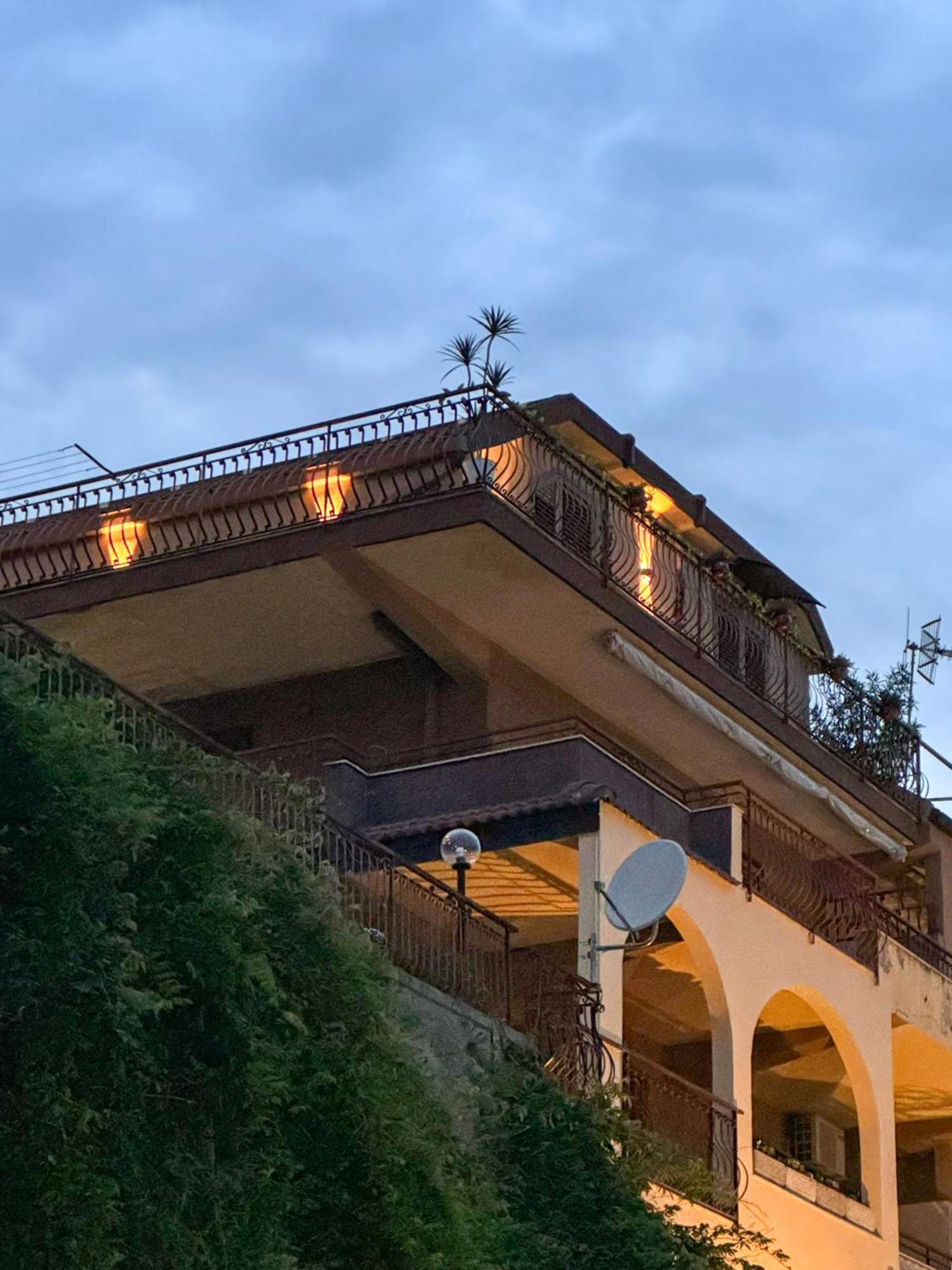 Appartement La Goccia Sul Mare à Letojanni Extérieur photo