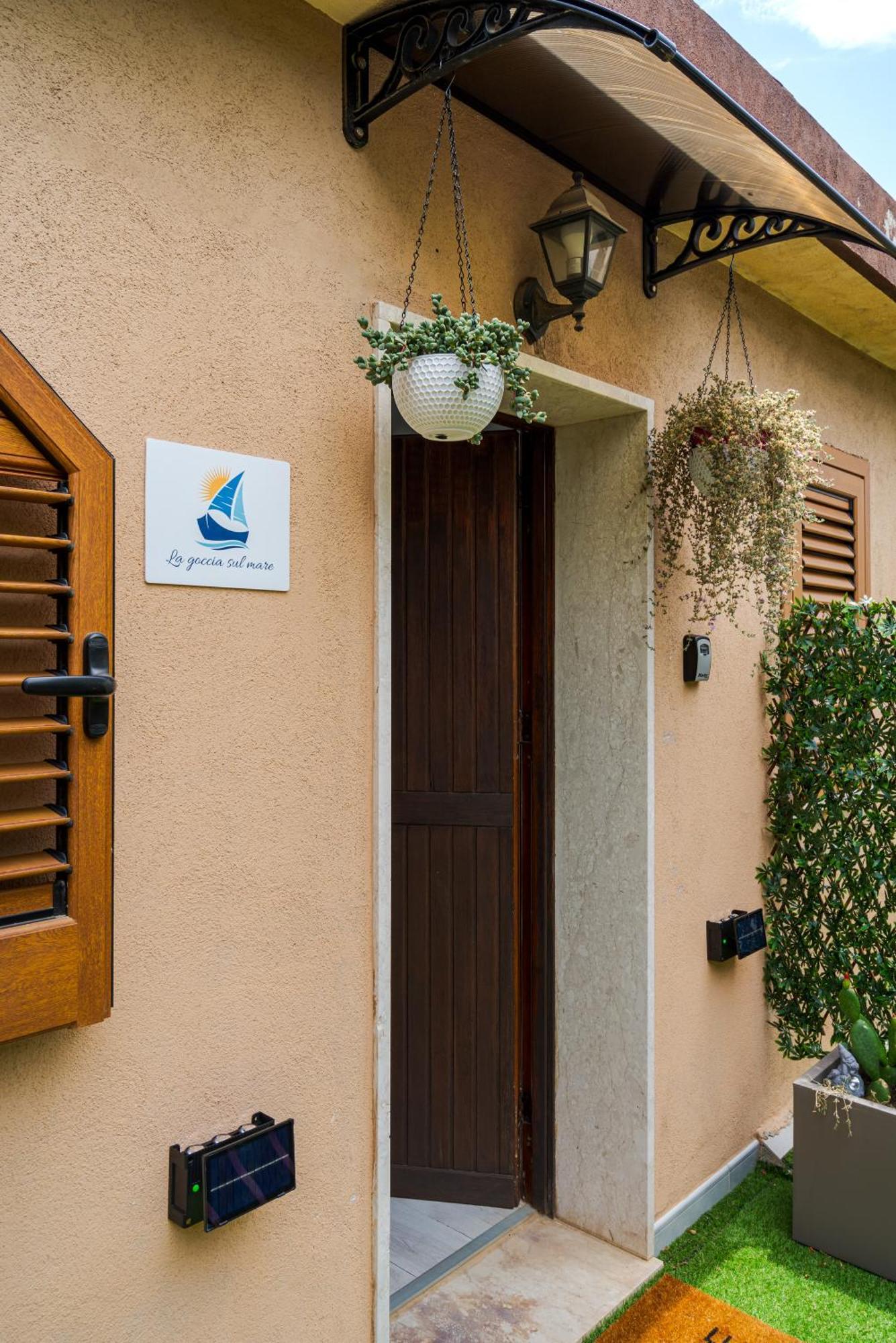 Appartement La Goccia Sul Mare à Letojanni Extérieur photo