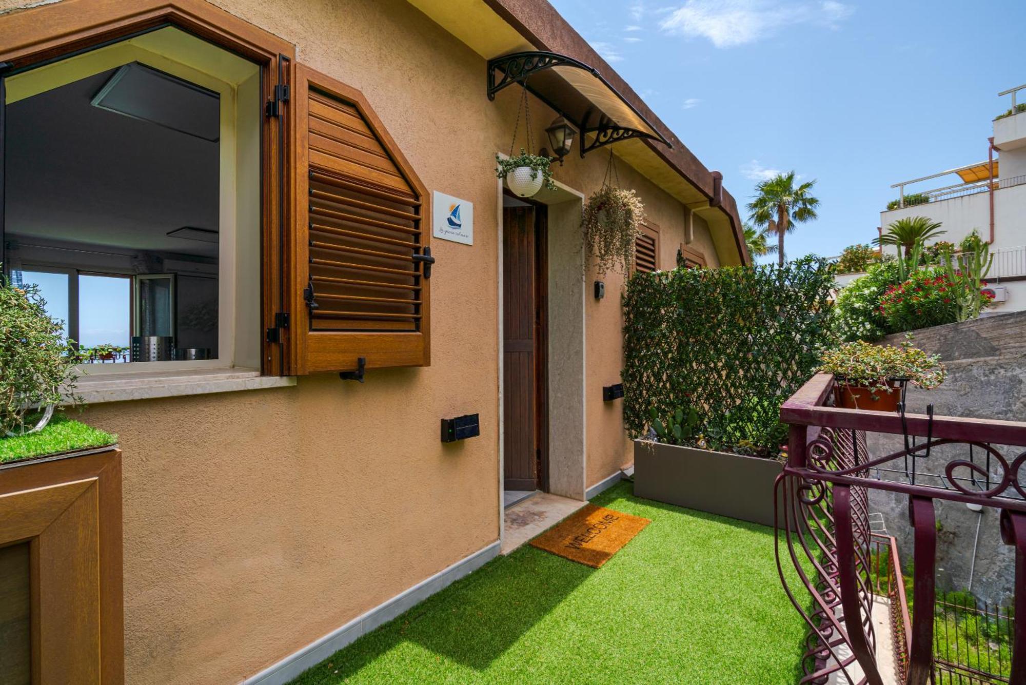 Appartement La Goccia Sul Mare à Letojanni Extérieur photo
