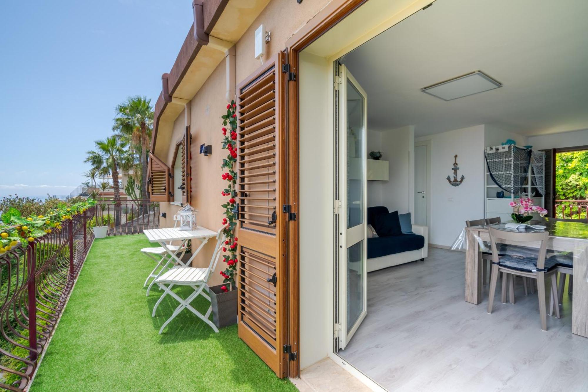 Appartement La Goccia Sul Mare à Letojanni Extérieur photo
