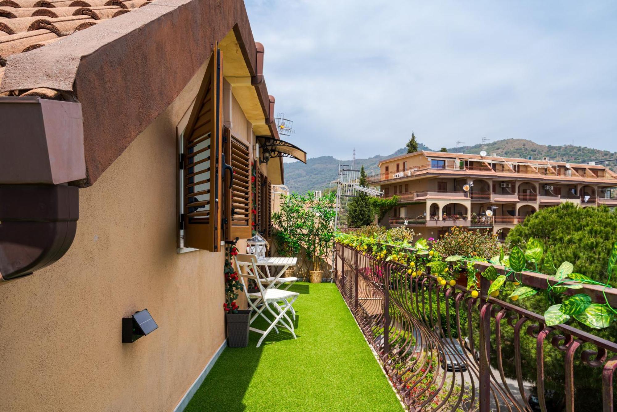 Appartement La Goccia Sul Mare à Letojanni Extérieur photo