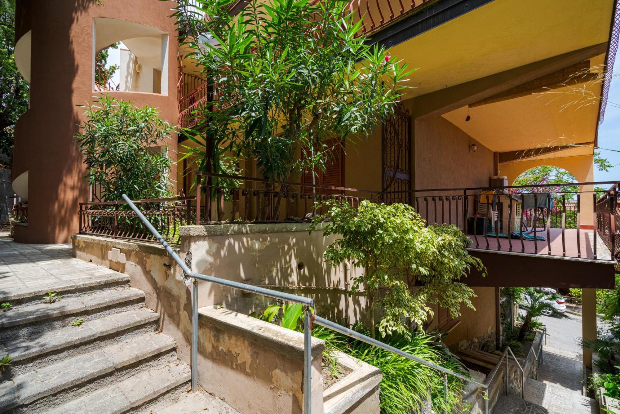 Appartement La Goccia Sul Mare à Letojanni Extérieur photo